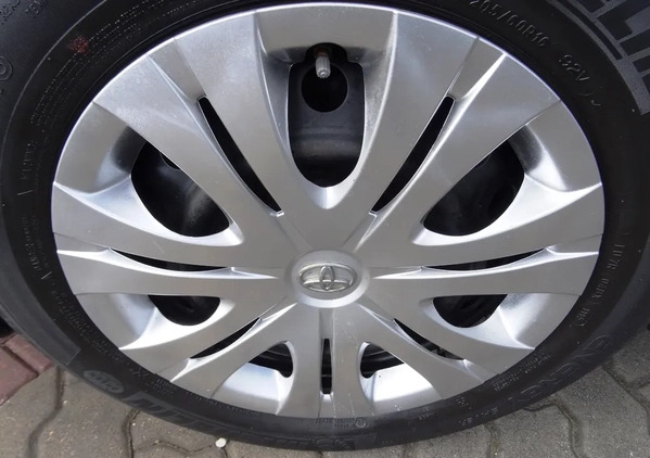 Toyota Avensis cena 42900 przebieg: 201000, rok produkcji 2015 z Sosnowiec małe 326